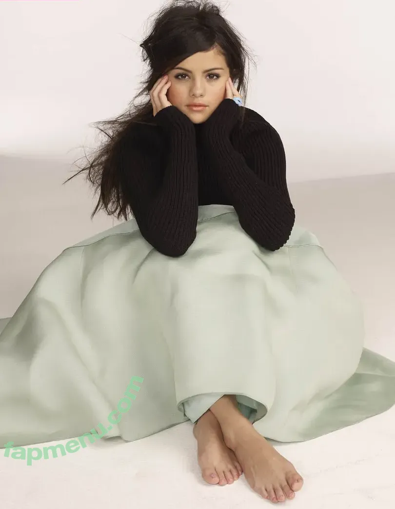 Selena Gomez nude photo #0028 (selena.gomez / selenagomez)