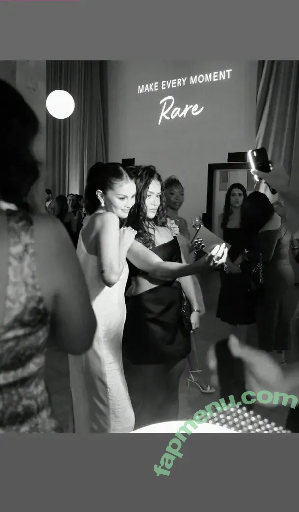 Selena Gomez nude photo #0073 (selena.gomez / selenagomez)