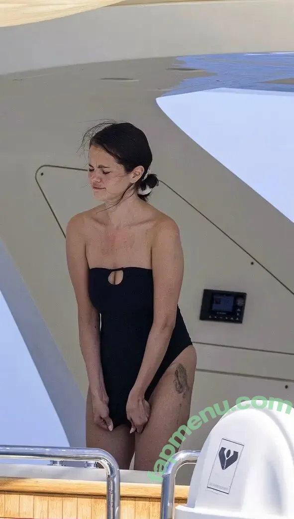 Selena Gomez nude photo #0100 (selena.gomez / selenagomez)