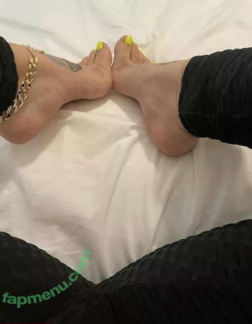 servingfet nude photo #0001 (ladyasshh_)