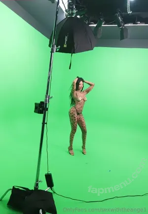  nude photo #0002