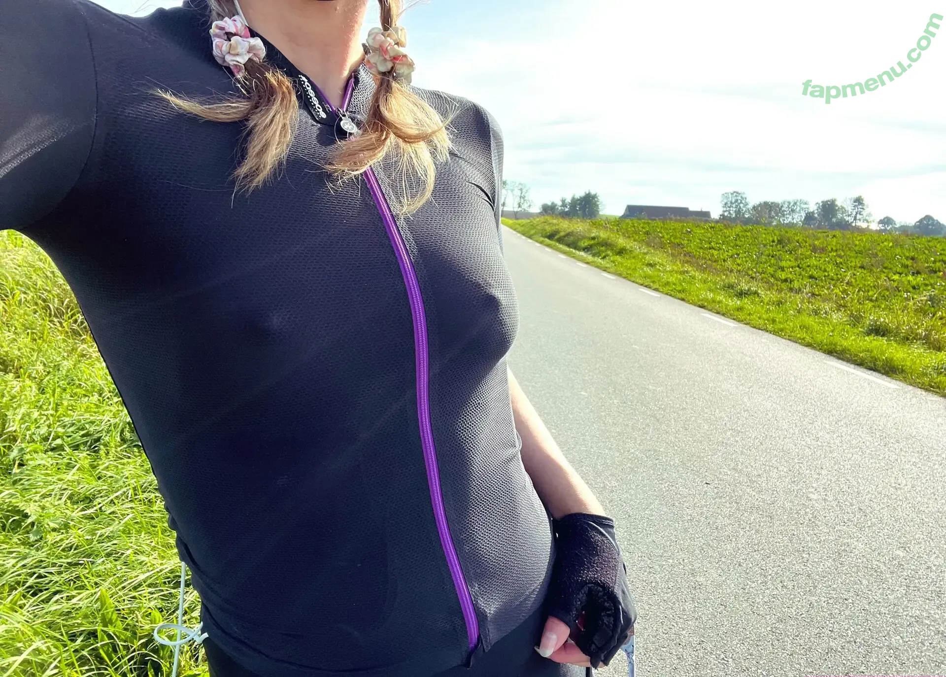 sexycycliste nude photo #0001 ( / MistressHelvete / sexycyclist / thesexycyclist_)