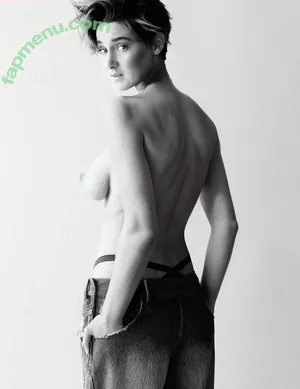 Shailene Woodley / shailenewoodley nude photo #0211
