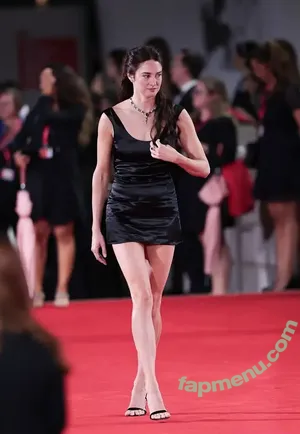 Shailene Woodley / shailenewoodley nude photo #0257