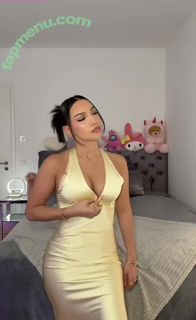 shakiravv nude photo #0048 (shakiravv)