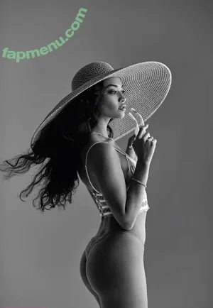 Shanina Shaik / shaninamshaik nude photo #0111