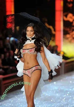 Shanina Shaik / shaninamshaik nude photo #0444