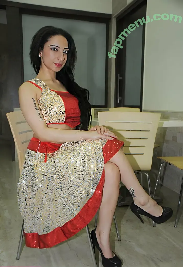 Shanti Dynamite nude photo #0016 (Shanti Dynamite)