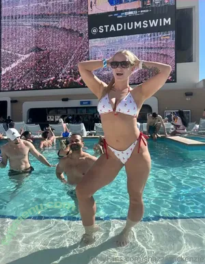 Shazza McKenzie / ShazzaMcKenzie / shaylamckenzie / shazza_mckenzie nude photo #0512