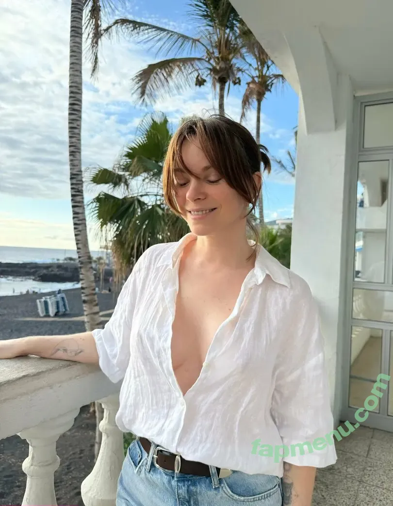 sheis_bond nude photo #0006 (sheisbond)