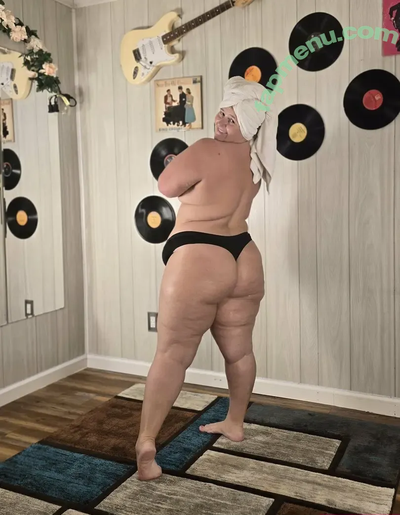 sheslillyhart nude photo #0108 (sheslillyhart)