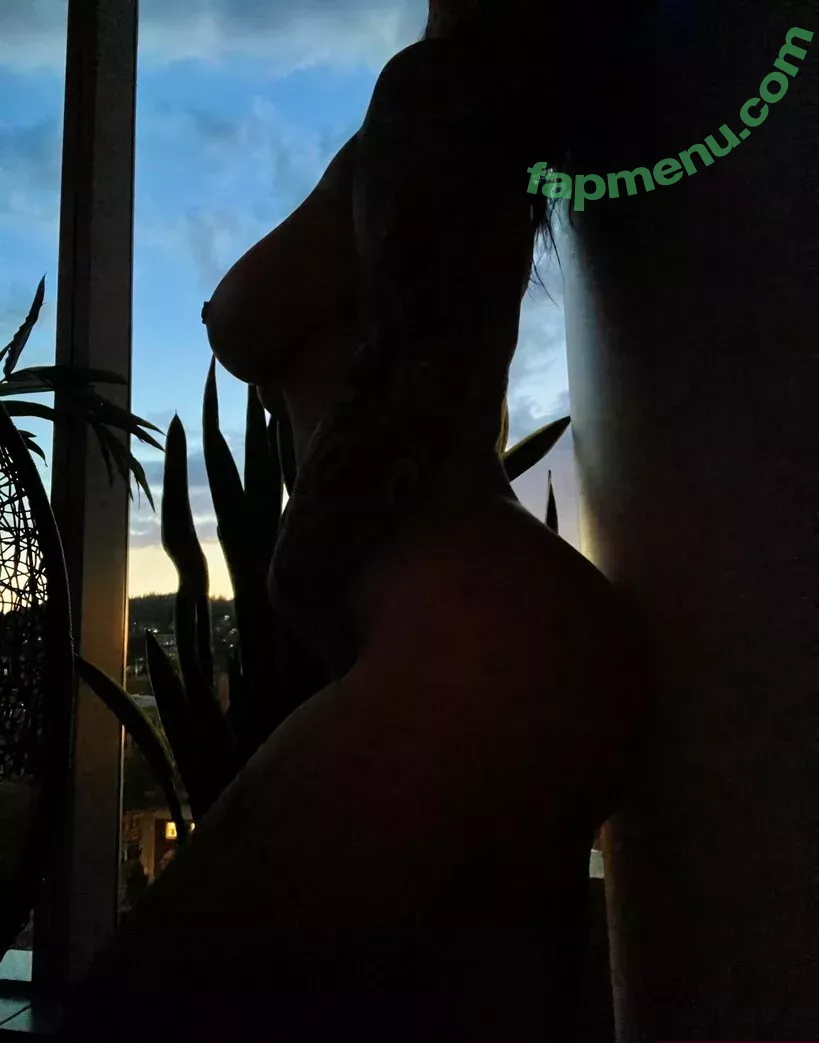 siegexxx nude photo #0145 (rainbow6game_us / undersiegexo)