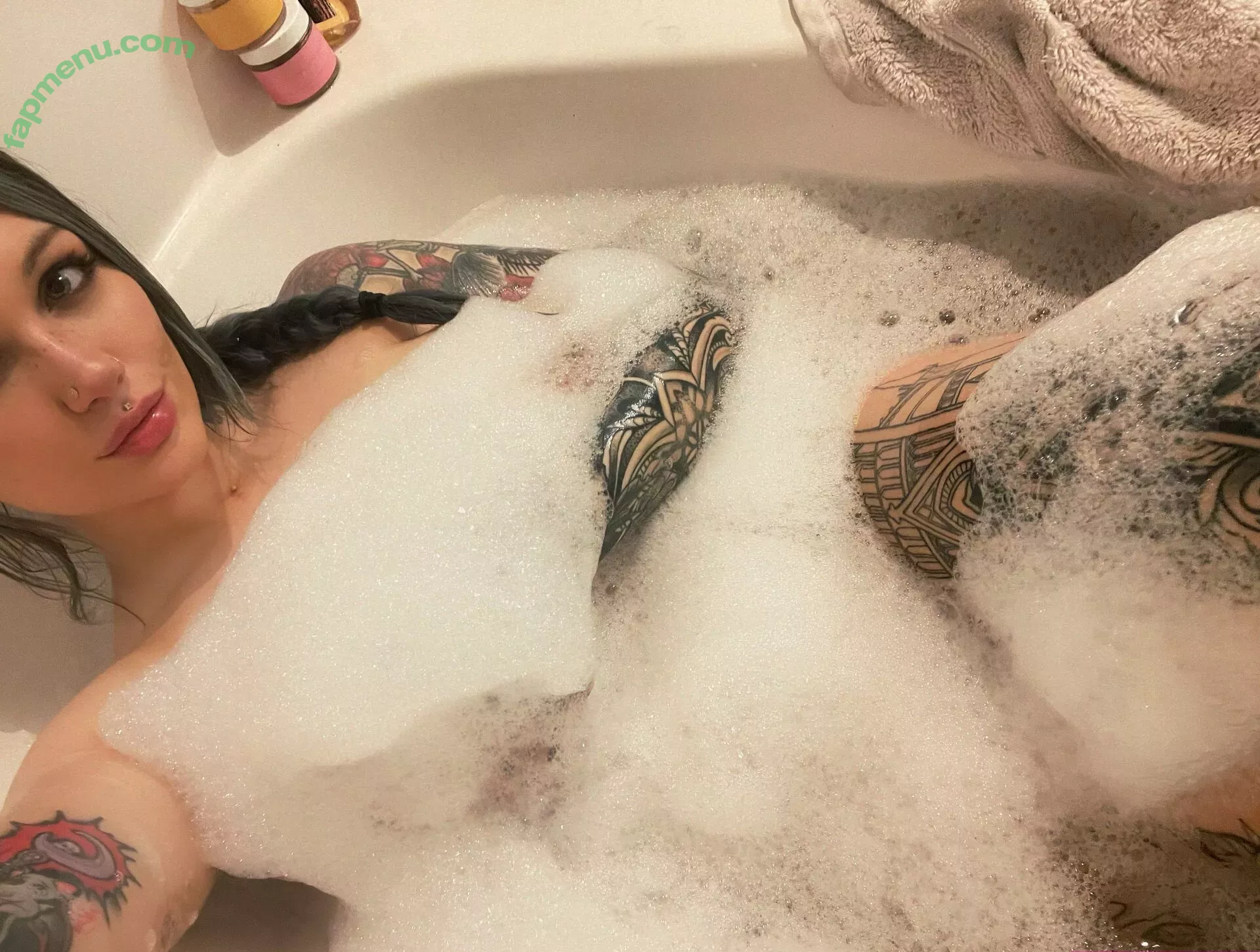 siegexxx nude photo #0165 (rainbow6game_us / undersiegexo)