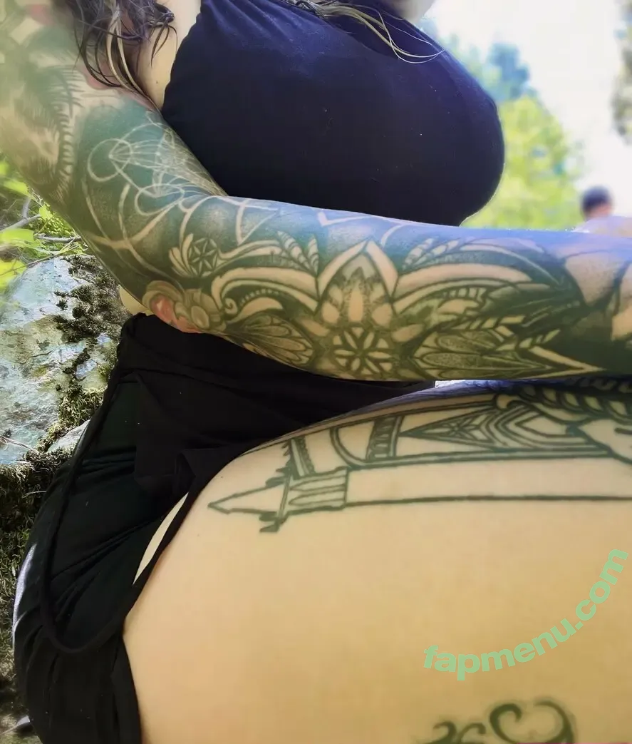 siegexxx nude photo #0699 (rainbow6game_us / undersiegexo)