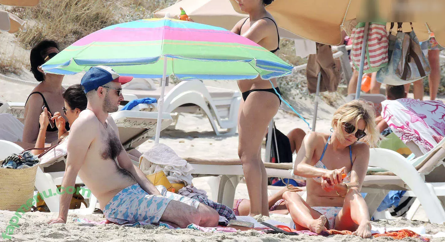 Sienna Miller nude photo #0494 (siennamillerfree / siennaonline / siennathing)
