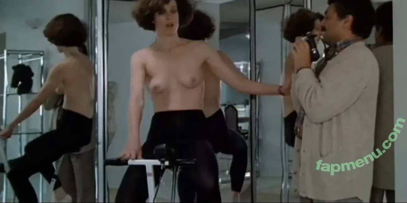 Sigourney Weaver nude photo #0125 (sigourney.weaver.242)