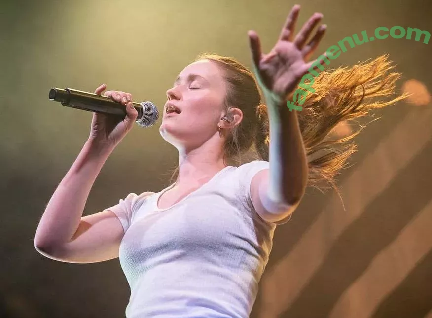 Sigrid nude photo #0001 (Sigrid Solbakk Raabe / thisissigrid)