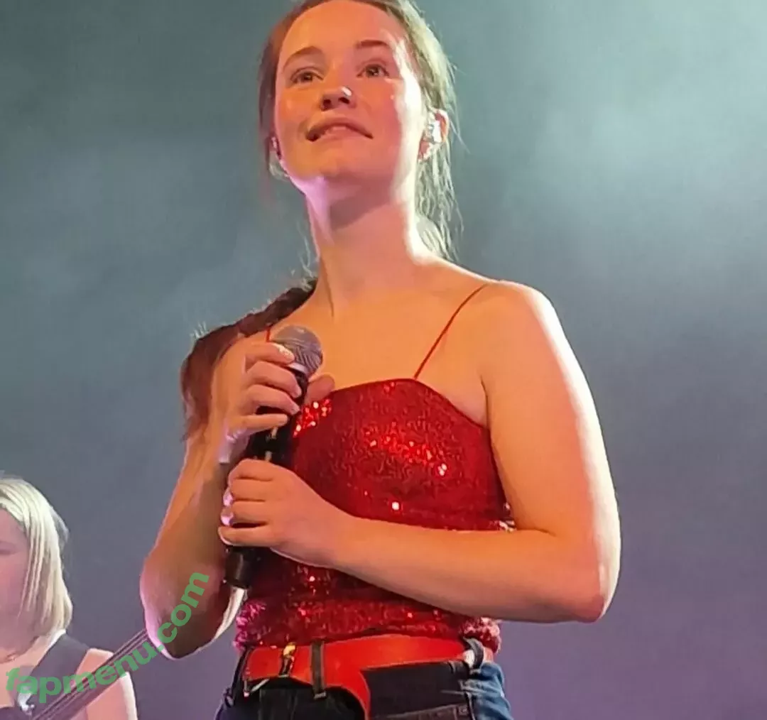 Sigrid nude photo #0005 (Sigrid Solbakk Raabe / thisissigrid)