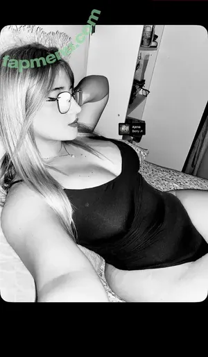 silviiamartz / r3sylvia / silviaxepe nude photo #0020