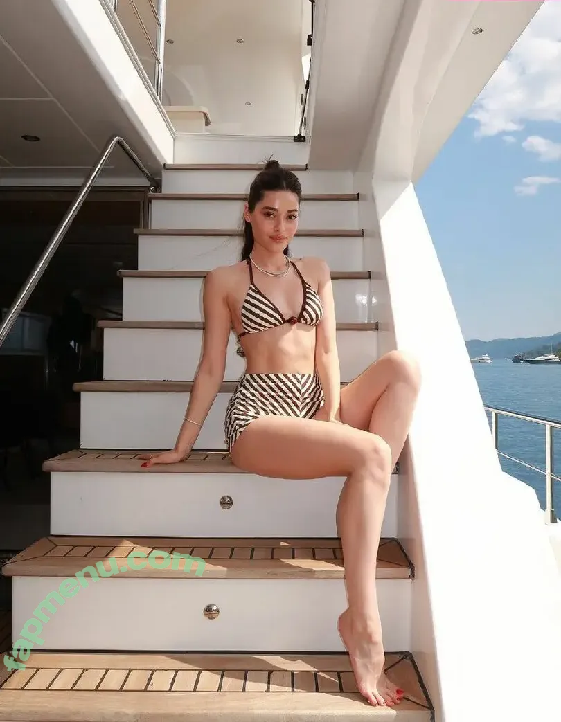 Simay Barlas nude photo #0005 (Simay Barlas)