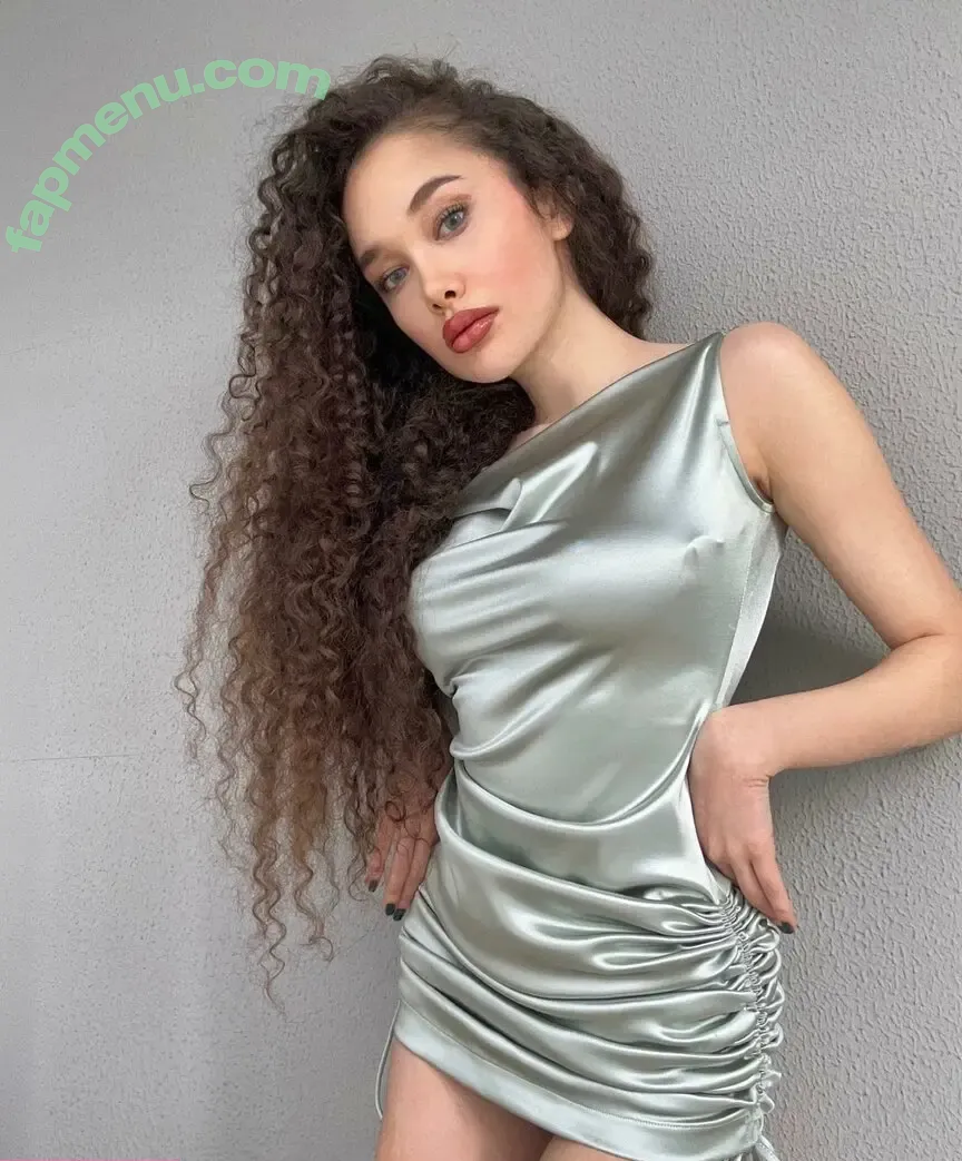 Simge Barank nude photo #0001 (Simge Barank)