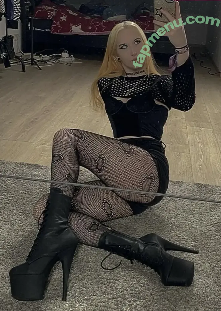 Sina Cos nude photo #0003 (Sina Cos)