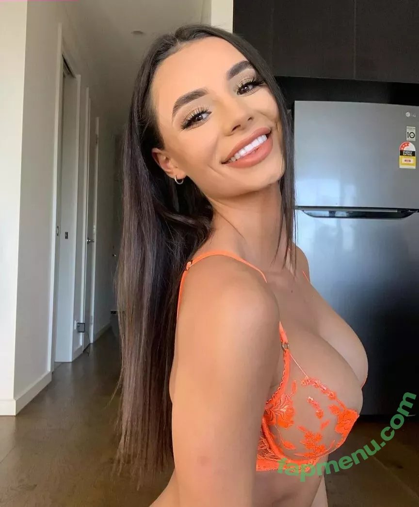 Sineeaadd nude photo #0037 (Not Sienna / Siennaliara / Sineadd.bts)