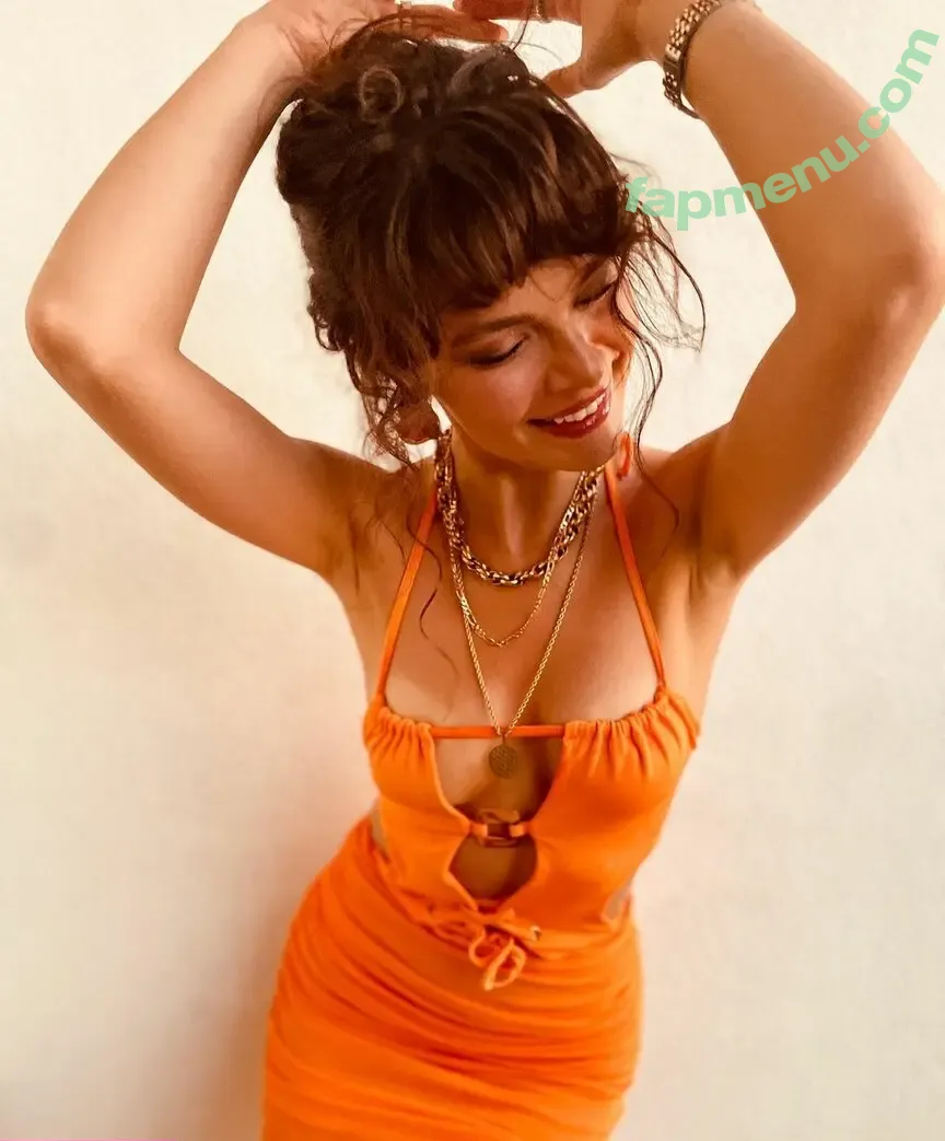 Sinem Ünsal nude photo #0003 (Sinem Ünsal)