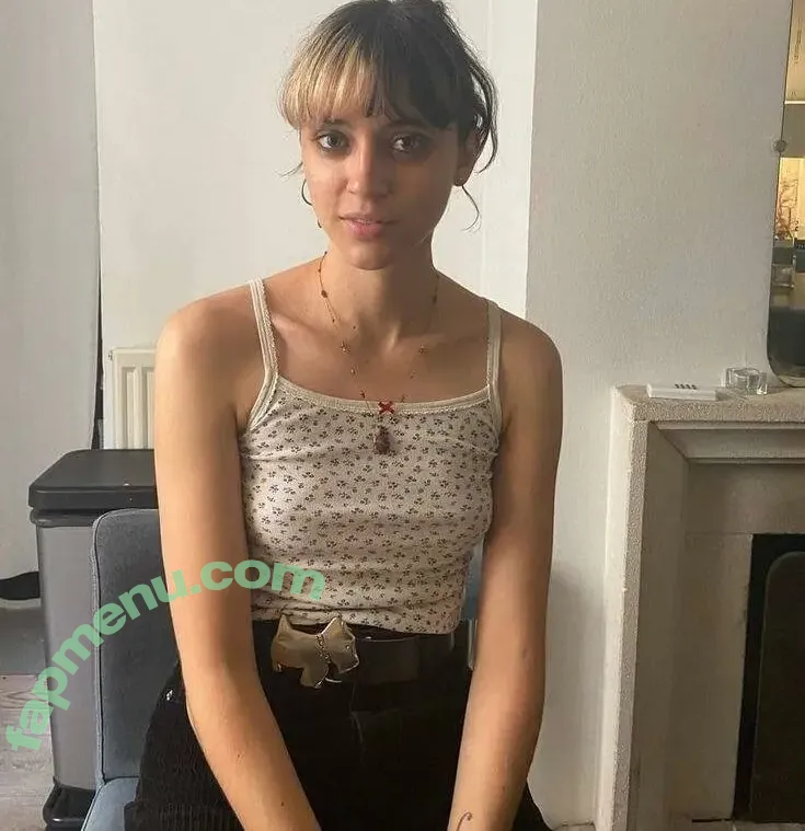 Singer Pomme nude photo #0001 (Claire Pommet / pommeofficial)
