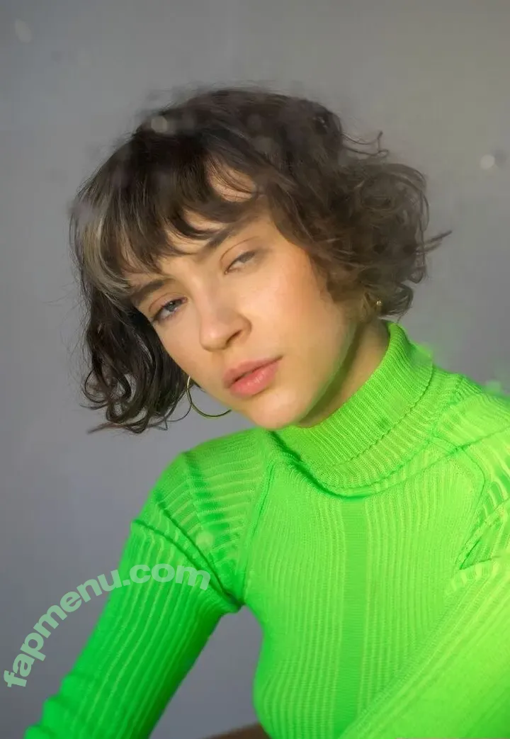 Singer Pomme nude photo #0010 (Claire Pommet / pommeofficial)