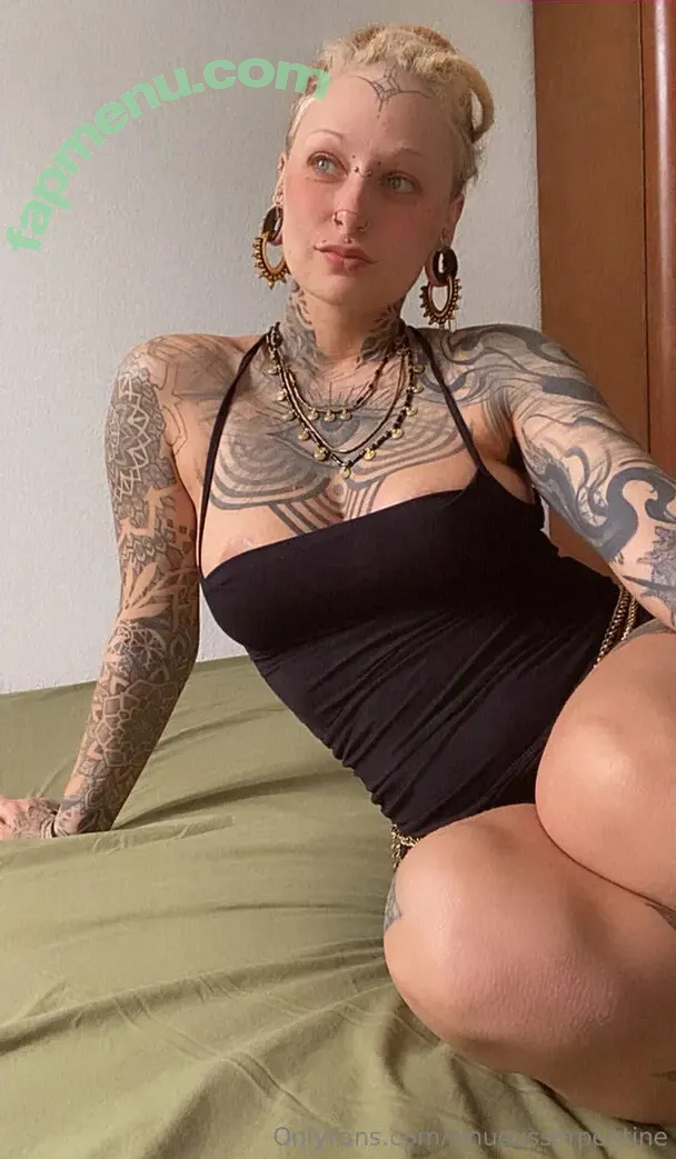 sinuousserpentine nude photo #0003 (sinuous_serpentine)