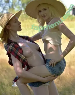Sister Cait / SisterCait / caitiskindahrny / outsidemytime nude photo #0020