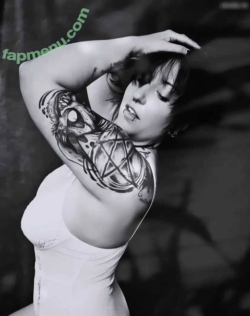 Skelli nude photo #0231 (skelli_ontour)