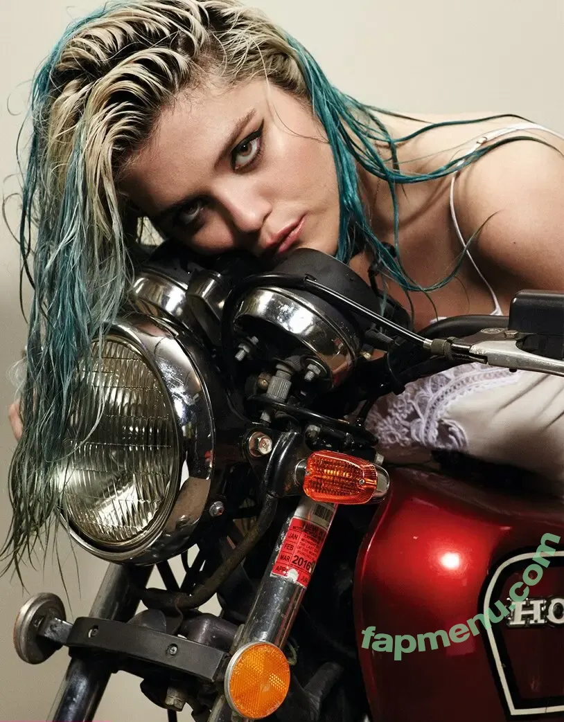 Sky Ferreira nude photo #0018 (skyferreira)