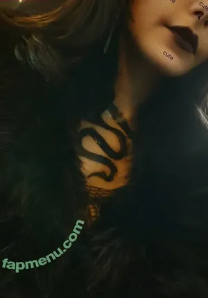 Sm0ltiddym0thgf nude photo #0011