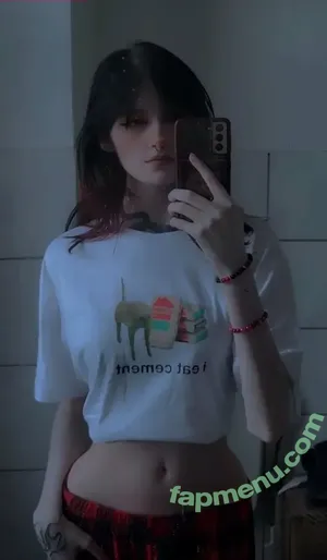 Sm0ltiddym0thgf nude photo #0012