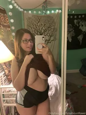 smallxsunflower / _xsunflower / smallsunfIower nude photo #0012
