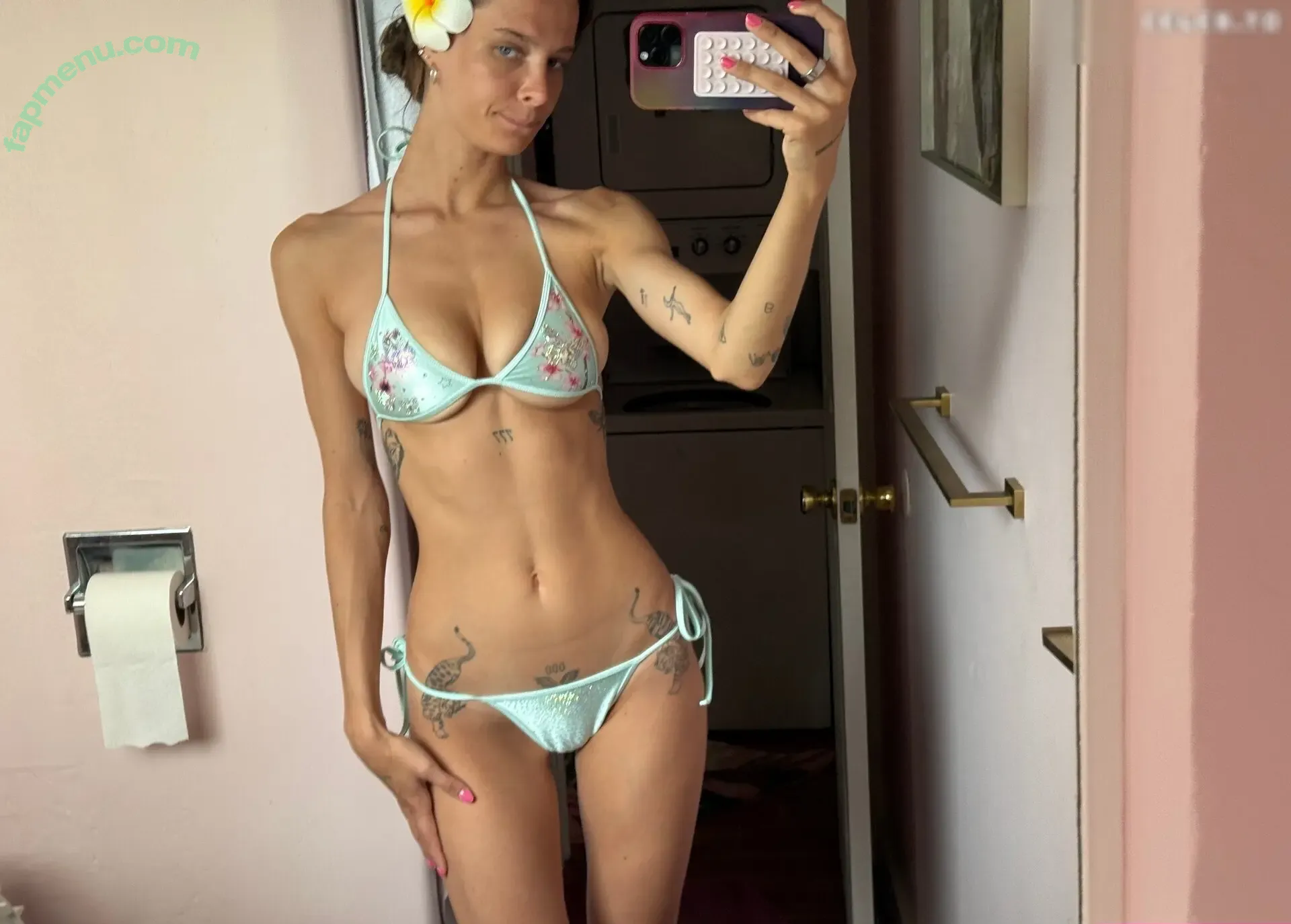 Smashedely nude photo #0002 (Smashedely)