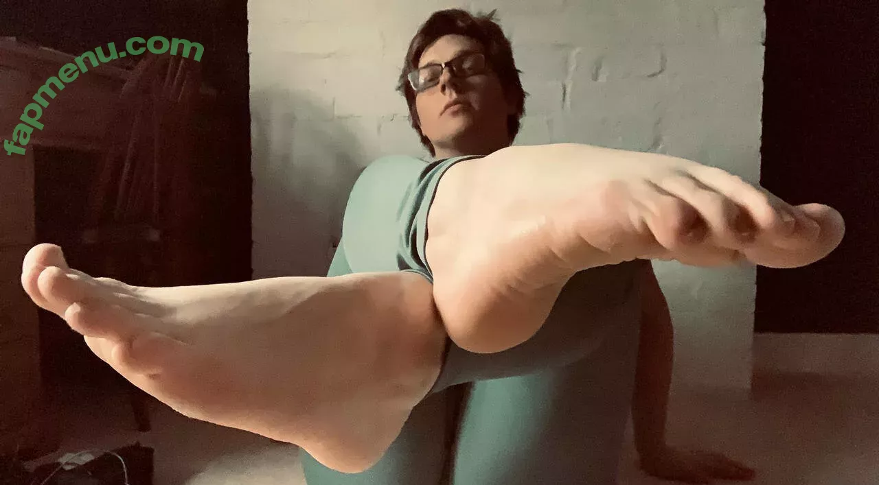 softboyfeetx nude photo #0001 (softboyfeetx)