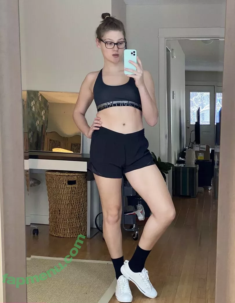 somelittlecrumbs nude photo #0012 (therealtsmadison)