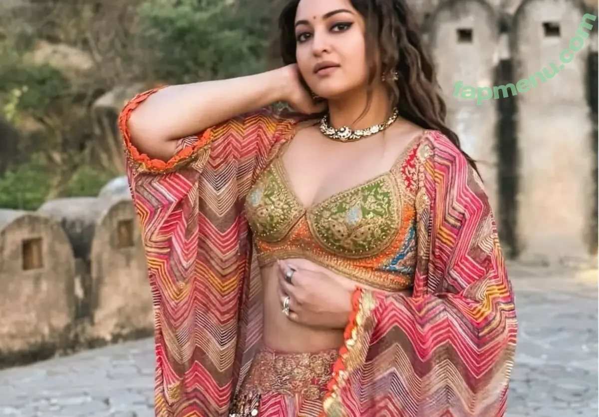 Sonakshi Sinha nude photo #0021 (Sonakshi Sinha)