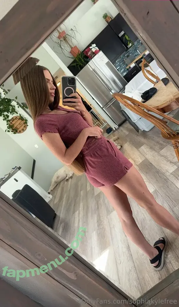 sophiakylefree nude photo #0016 (sophiakylieee)