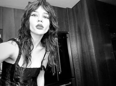 Sophie Thatcher / soapy.t / sophie_thatcher nude photo #0103