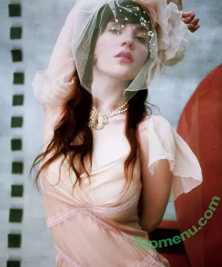 Sophie Thatcher nude photo #0126 (soapy.t / sophie_thatcher)