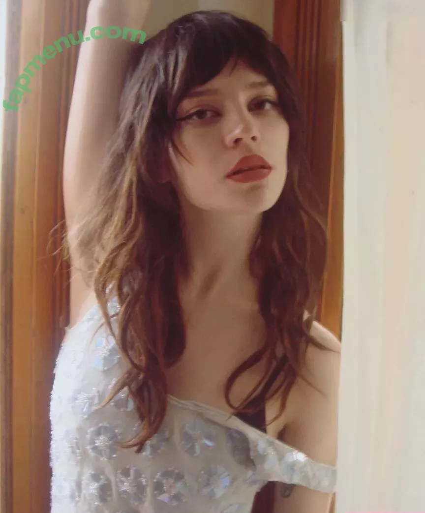 Sophie Thatcher nude photo #0148 (soapy.t / sophie_thatcher)