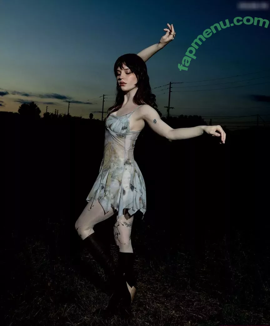 Sophie Thatcher nude photo #0160 (soapy.t / sophie_thatcher)