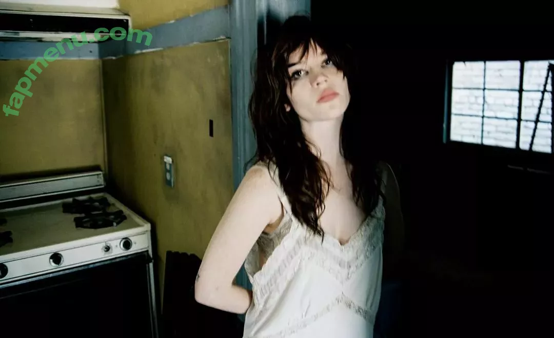 Sophie Thatcher nude photo #0185 (soapy.t / sophie_thatcher)