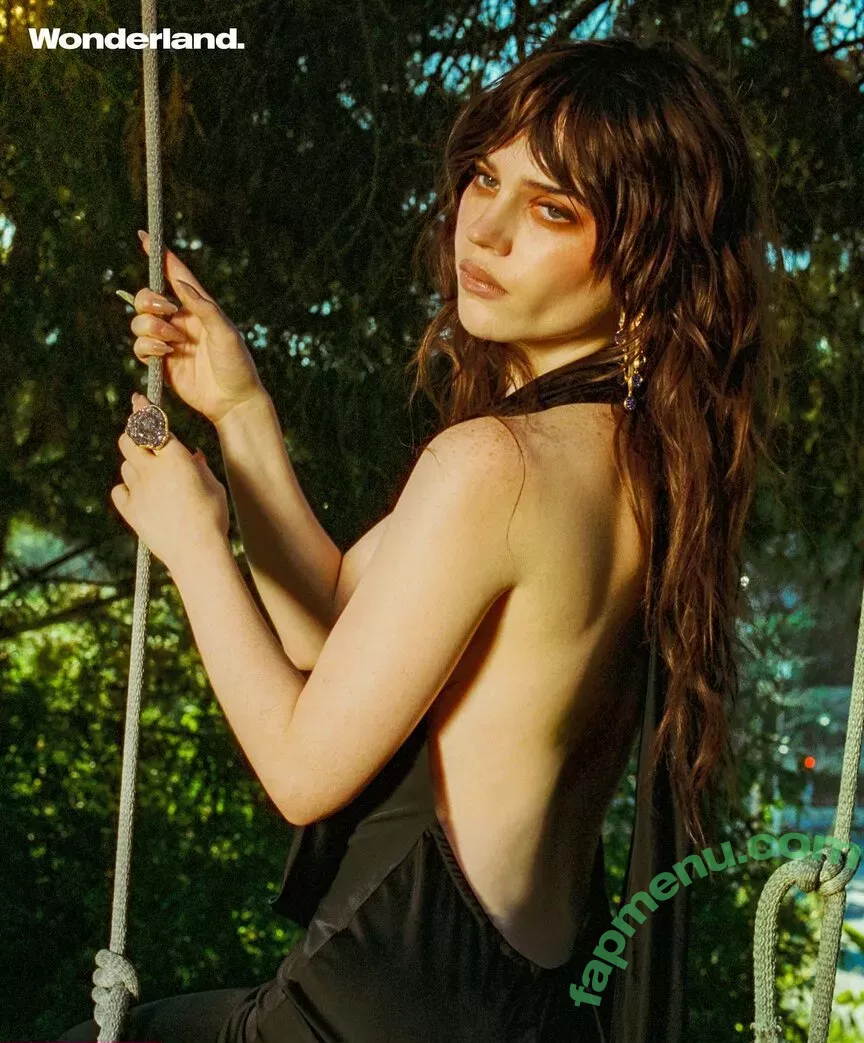 Sophie Thatcher nude photo #0236 (soapy.t / sophie_thatcher)