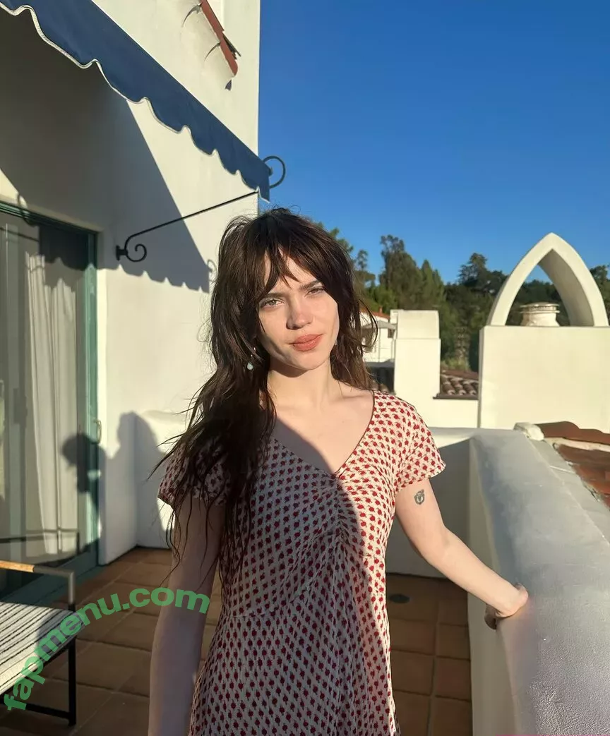 Sophie Thatcher nude photo #0259 (soapy.t / sophie_thatcher)