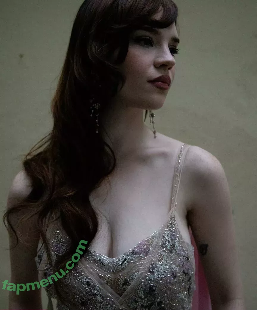 Sophie Thatcher nude photo #0272 (soapy.t / sophie_thatcher)
